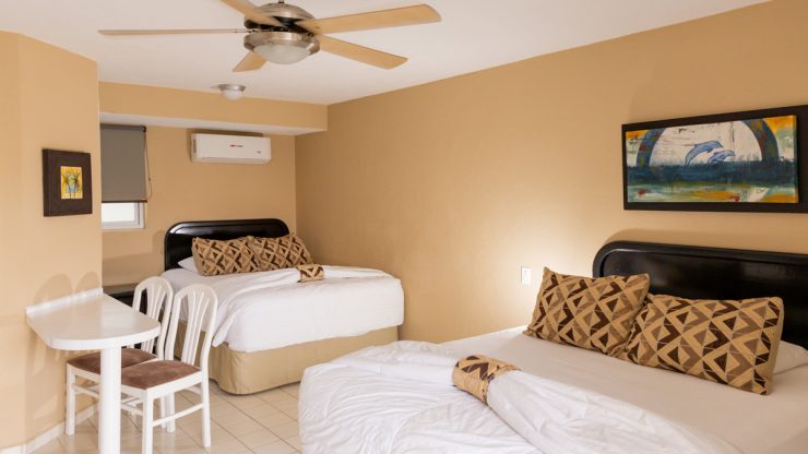 hote santa fe cabo family room