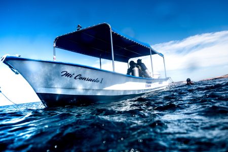 scuba diving boat in la paz mexico